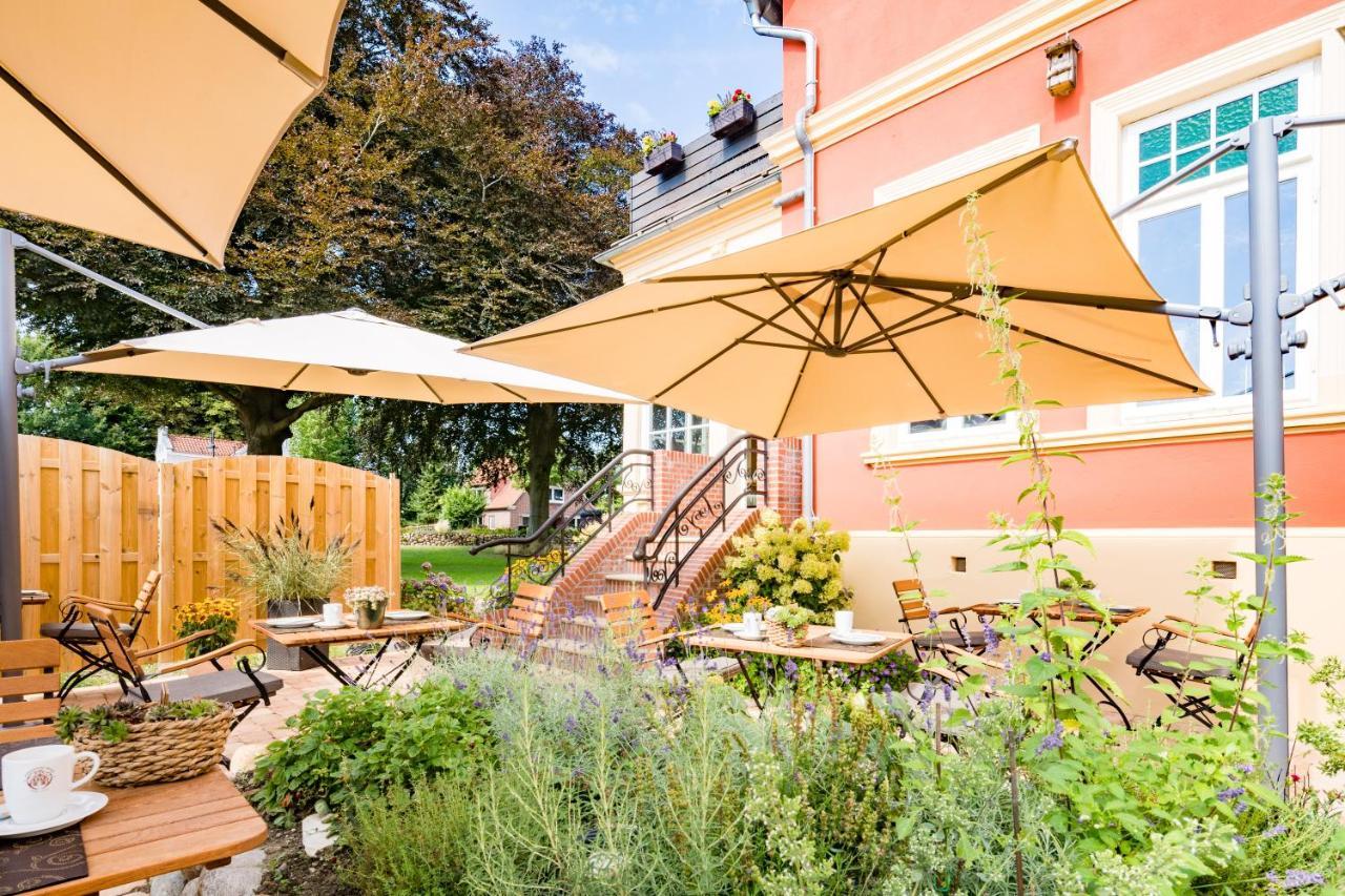 Parkhotel Jever Buitenkant foto